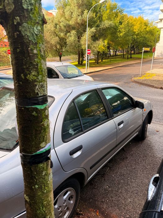 Nissan Almera carro em bom estado