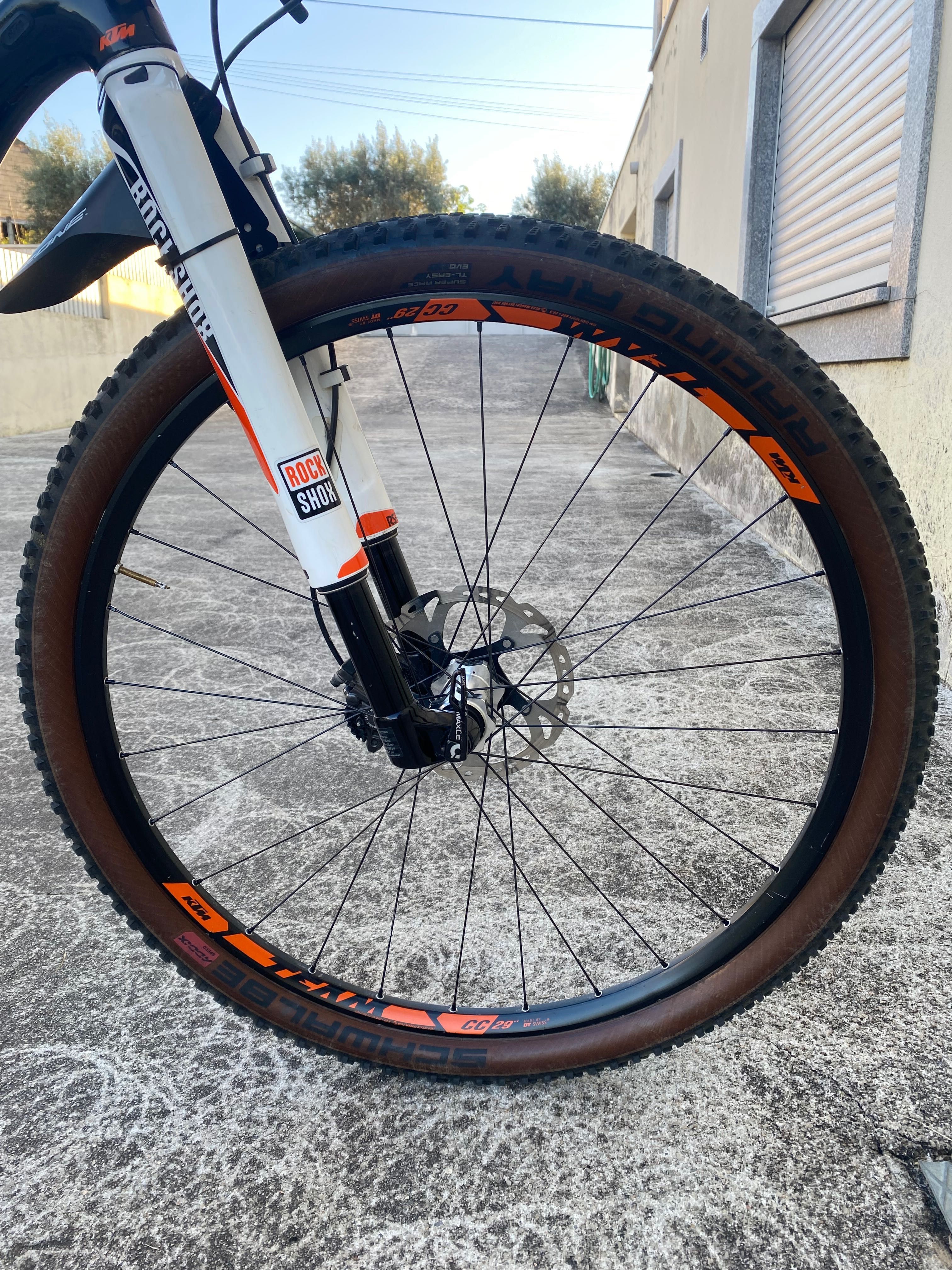 Ktm myroon prime