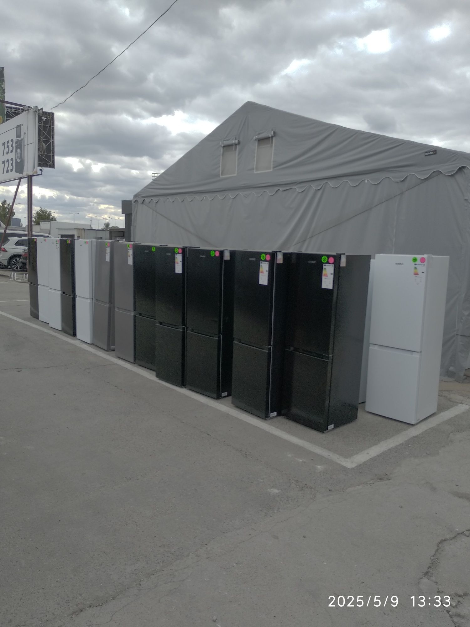 OUTLET Janki ul Wspólna 6 Lodówka Comfee RCB169WH2