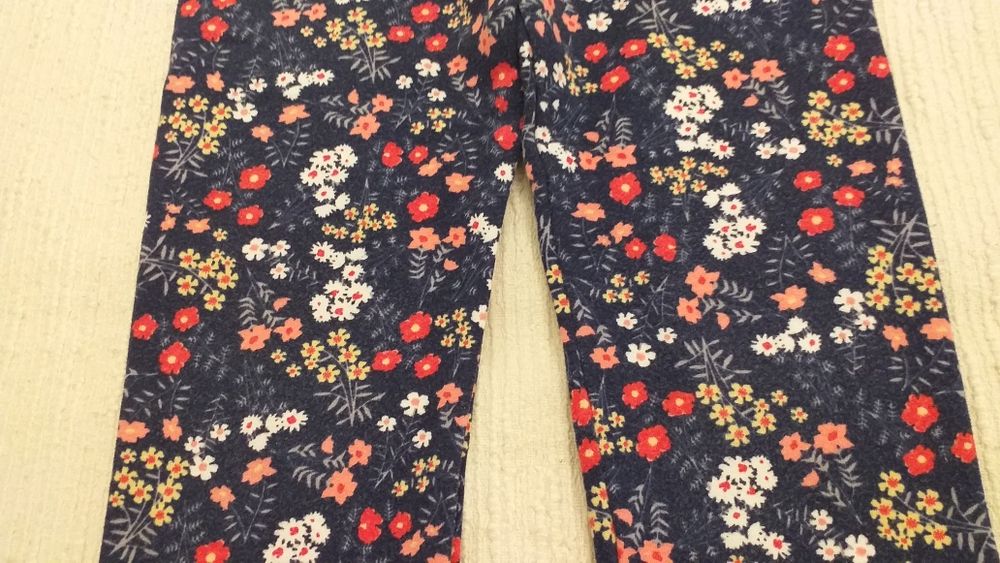 Spodnie ocieplane meszkiem kwiatki r. 128-134