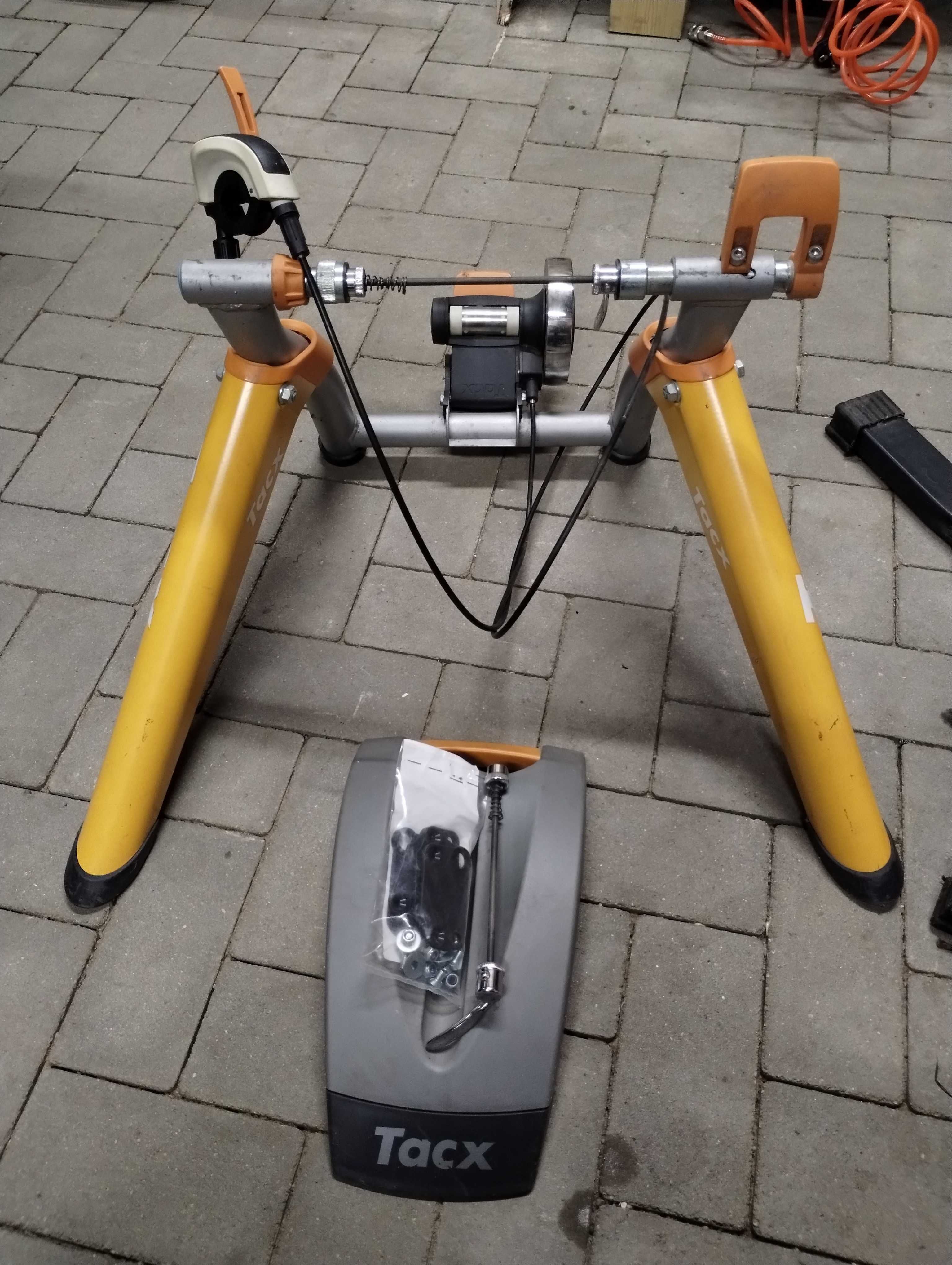Trenażer Tacx Satori z kołem 700c
