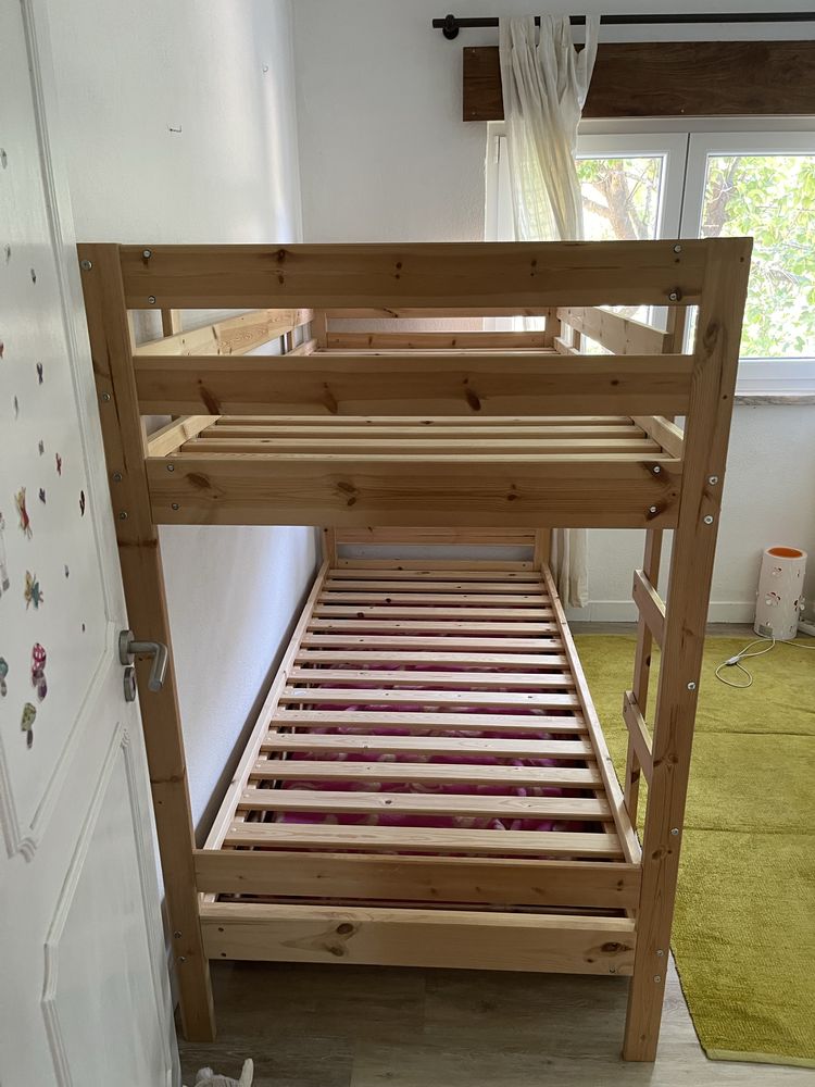 Beliche ikea madeira mydal com cama extra! Permite dormir 3 pessoas!!