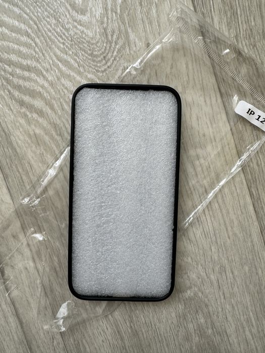 Чохол на iPhone 12 чорний
