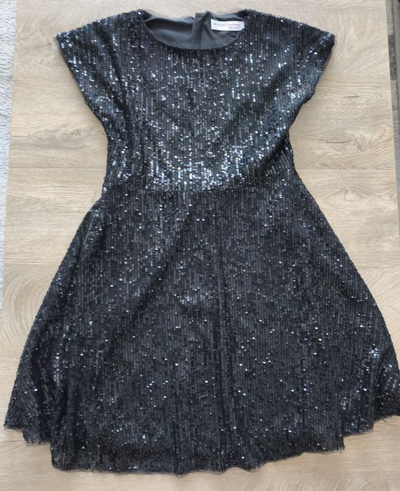Śliczna czarna cekinowa sukienka wizytowa