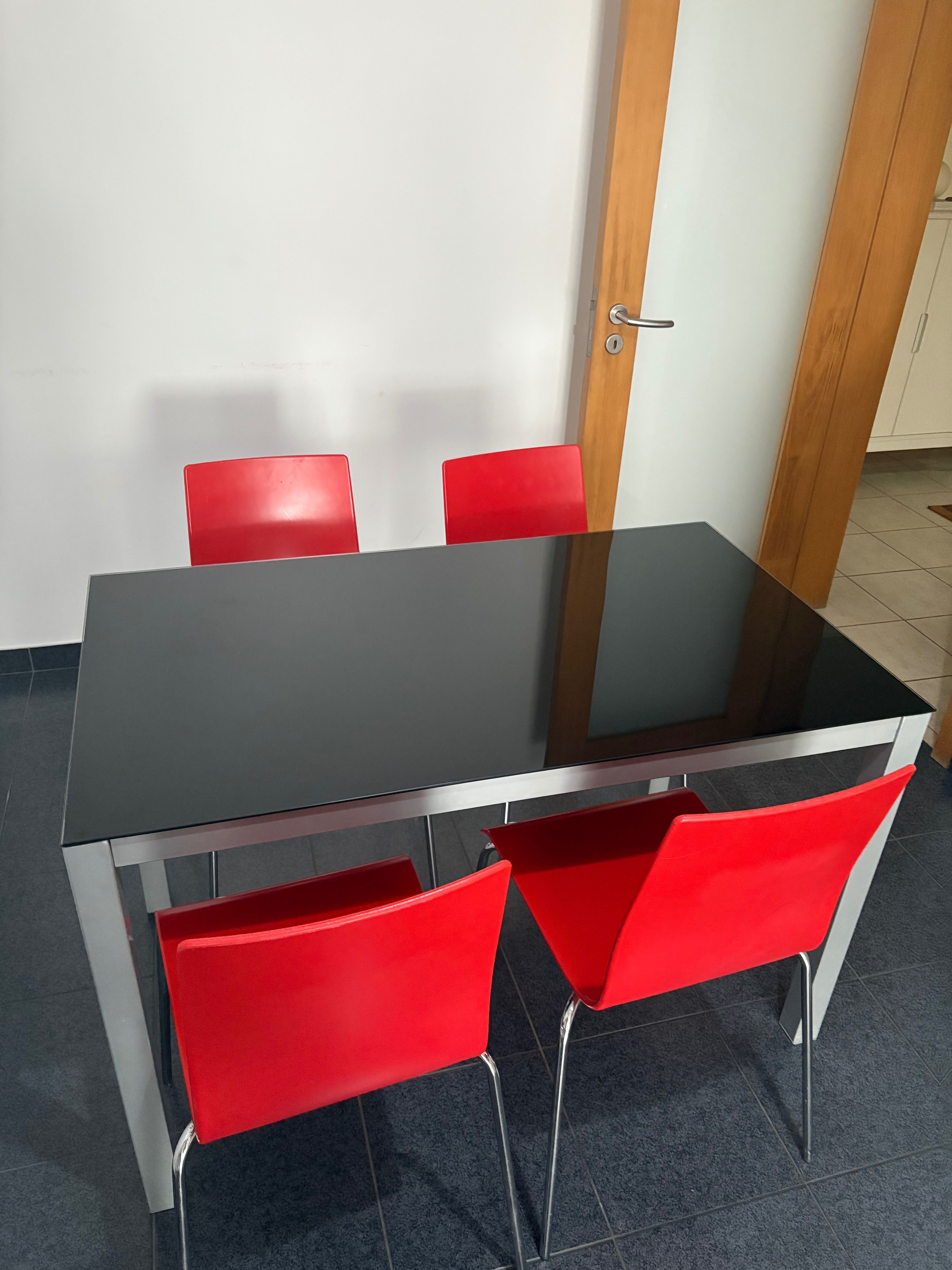 Conjunto mesa e cadeiras