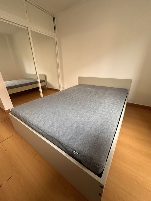 Cama casal e colchão ikea em otimo estado!