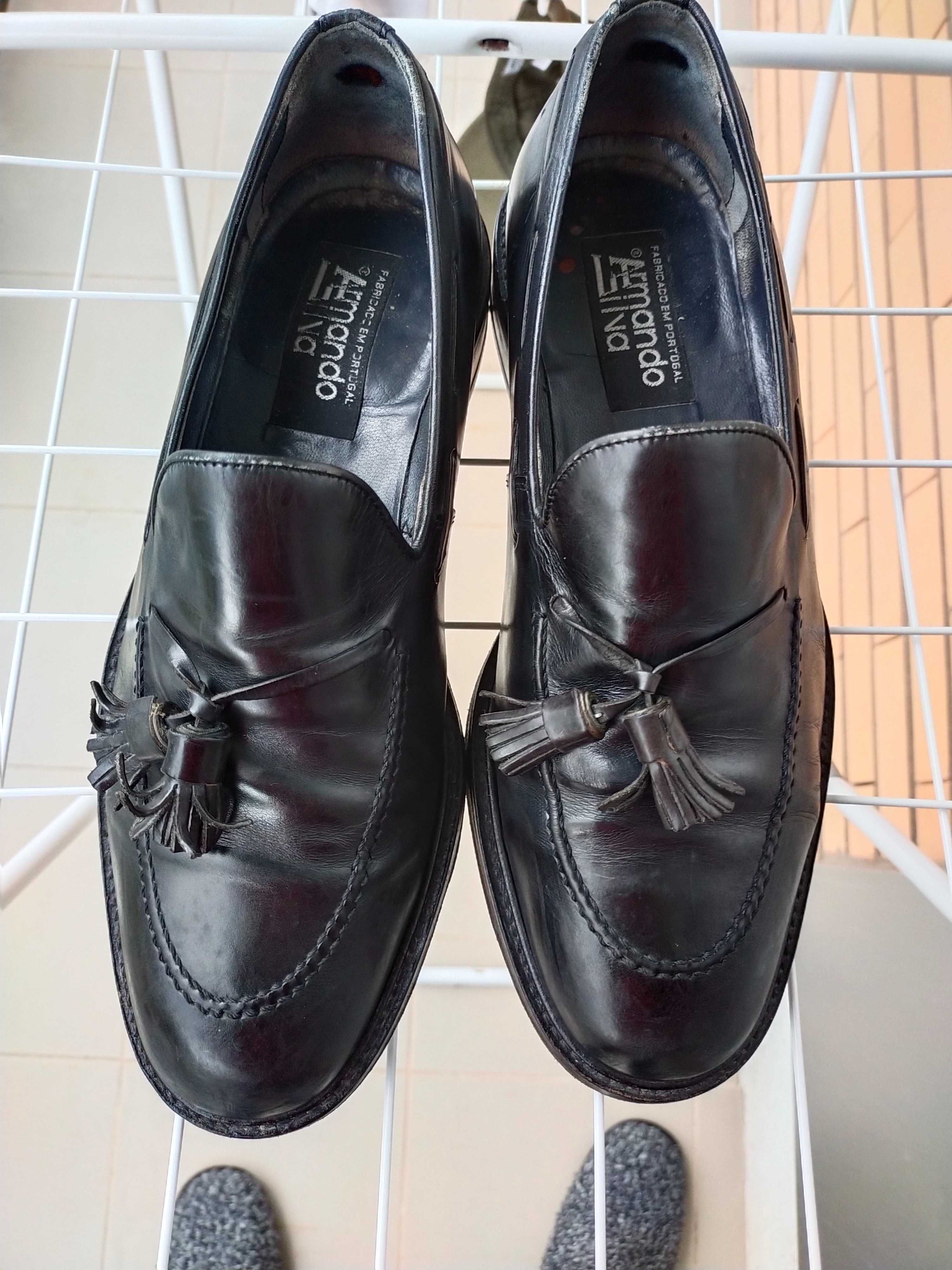 Sapatos marca Armando Silva com pouco uso cor preto nº 44