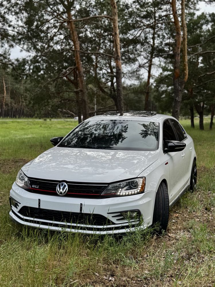 Volksvagen Jetta GLI