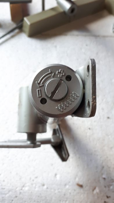 Доводчики на двері