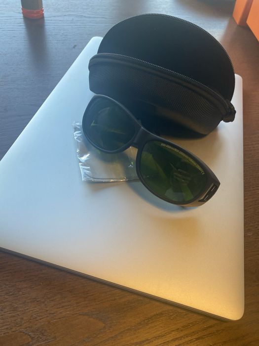 Okulary ochronne do pracy z urzadzeniami laserowymi, okulary do lasera