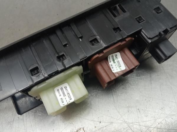 Comando / botão / interruptor vidros frente esquerdo RENAULT Captur (J
