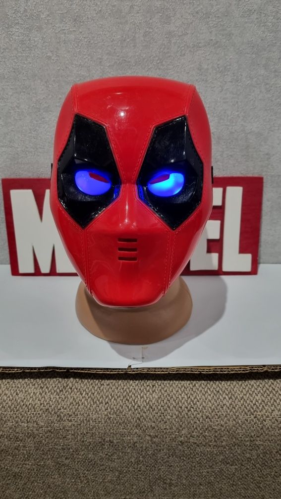 Маски Дедпула /Deadpool/Уэйд Уинстон, з неоновою підсвіткою+батарейки.