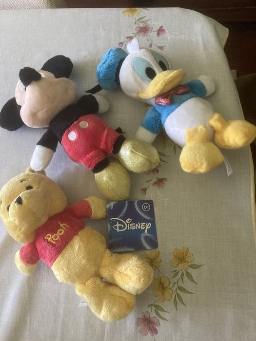 Bonecos Disney - um deles novo com etiqueta