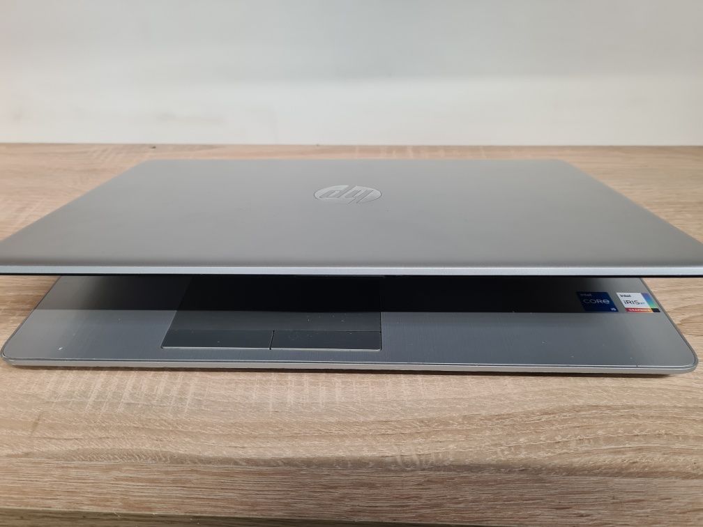 Laptop HP -15-DW3113NW 15.6 I5 -1135G7 8GB RAM 512 GB SSD Windows 11