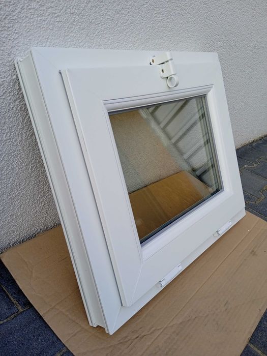 INWENTARSKIE gospodarcze okno uchylne 40x40 PCV białe NOWE I UŻYWANE