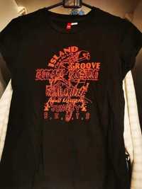 Czarny T-shirt z czerwonym nadrukiem island jungly groove bazaar budgi