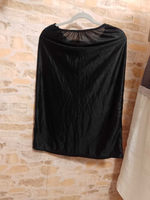 (40/42) (L/XL) Czarna półhalka pod spódnicę z Londynu