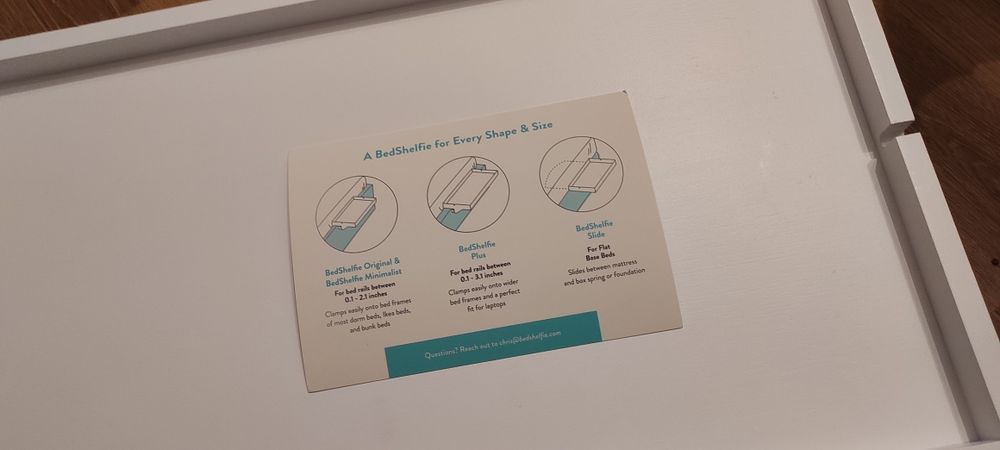 BedShelfie. Drewniana półka na łóżko. Kolor biały. Nowa