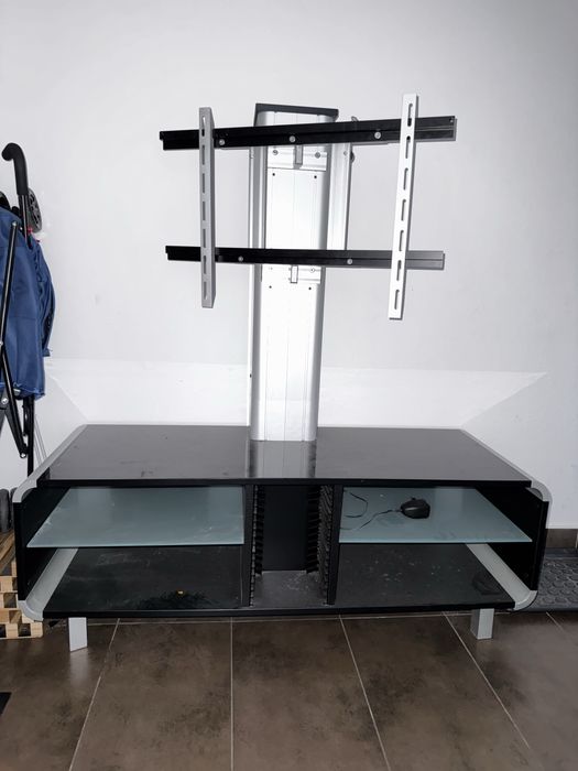 Szafka pod telewizor z oświetleniem LED. Retkinia