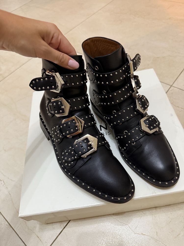 Продаю женские кожаные бутинки GIVENCHY