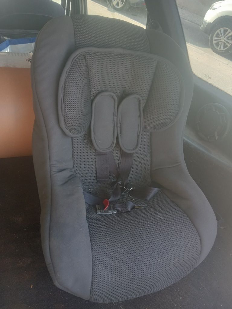 Cadeira para por no Carro 0. aos 18