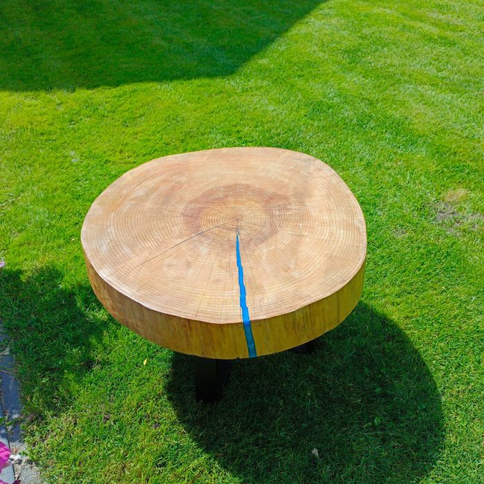 Stolik z litego drewna , plastra z żywicą