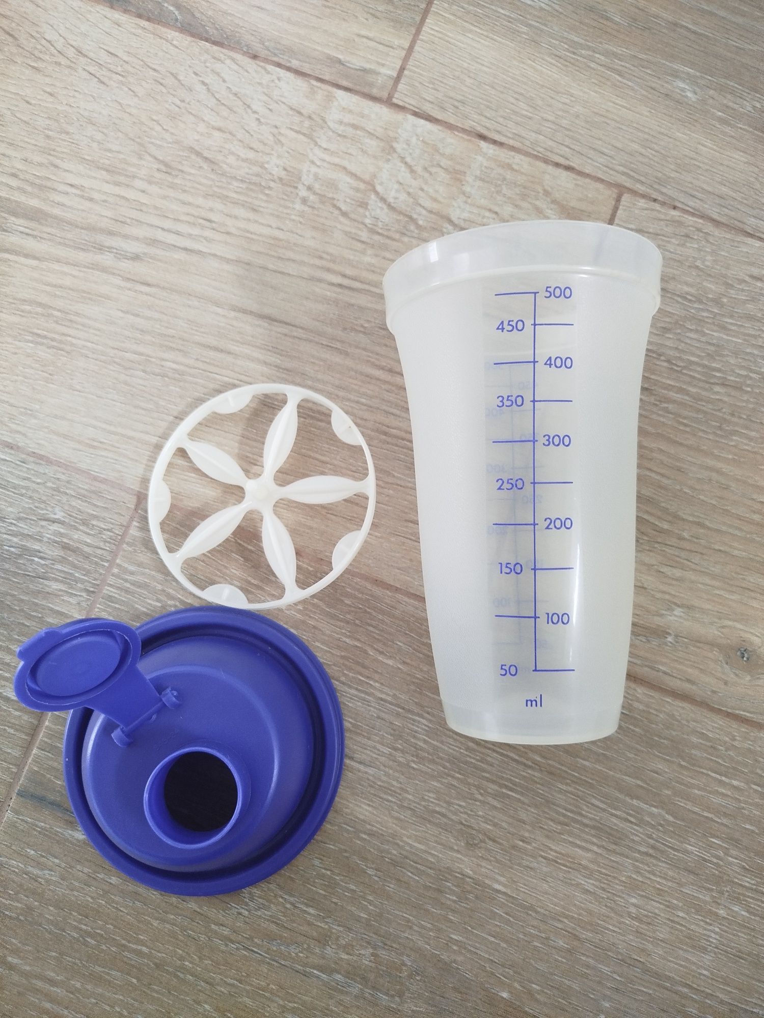 Shaker plus Tuppetware