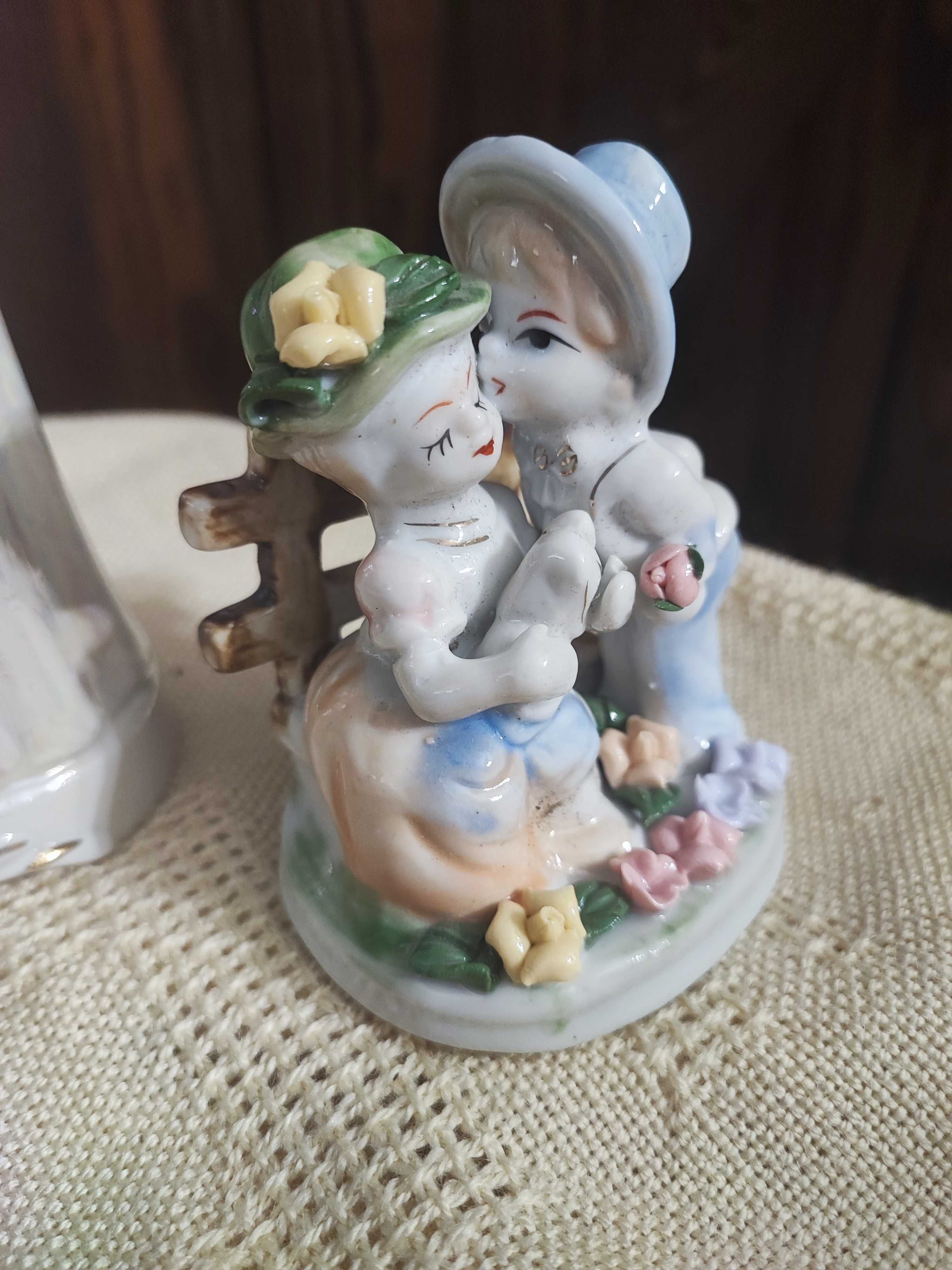 Porcelanowa figurka Dama dzieci