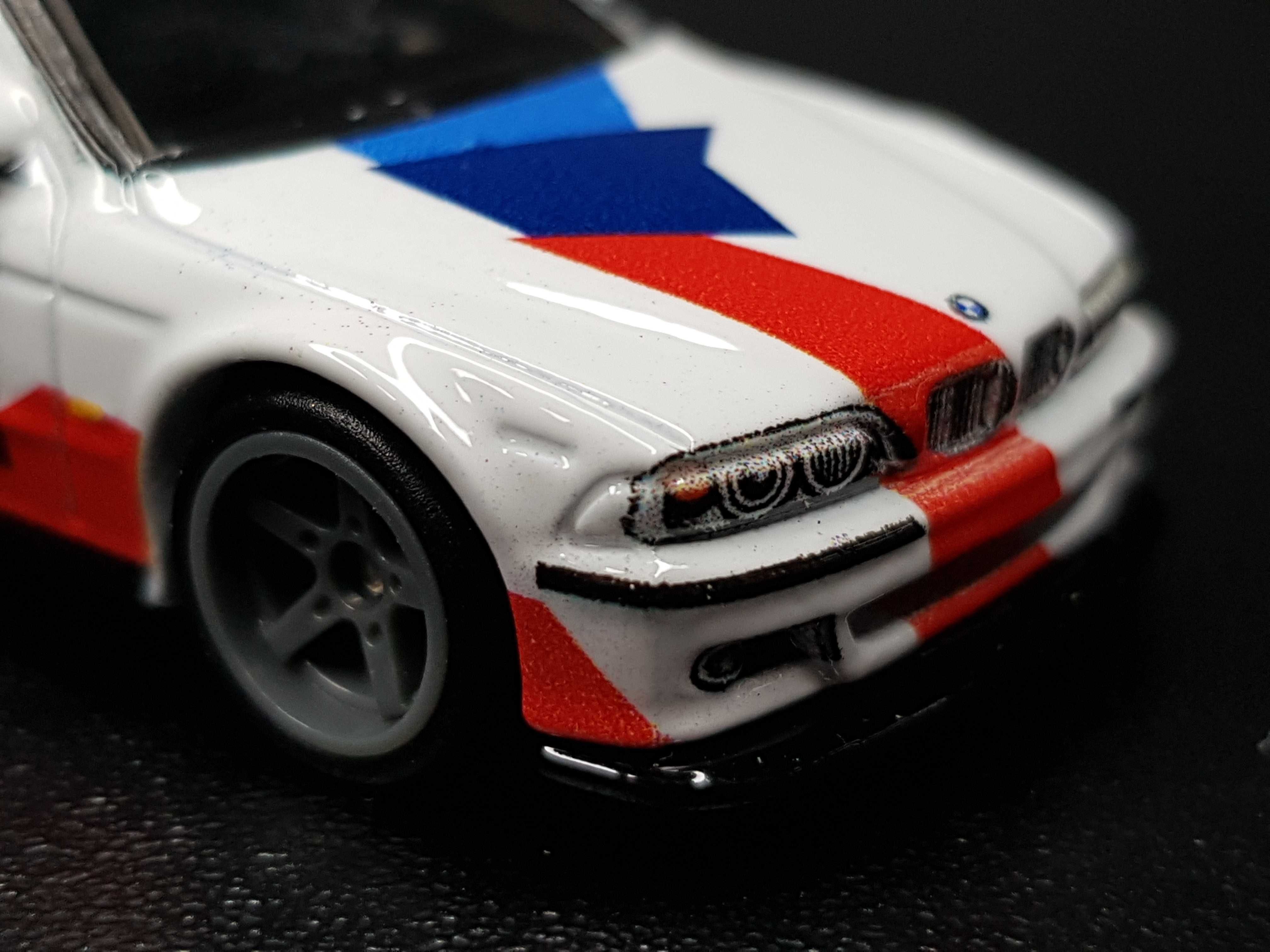 Hot Wheels Premium 2001 BMW M5 E39 z dioramy BMW M Series