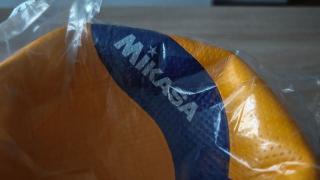 Piłka do siatkówki Mikasa V200W nowa