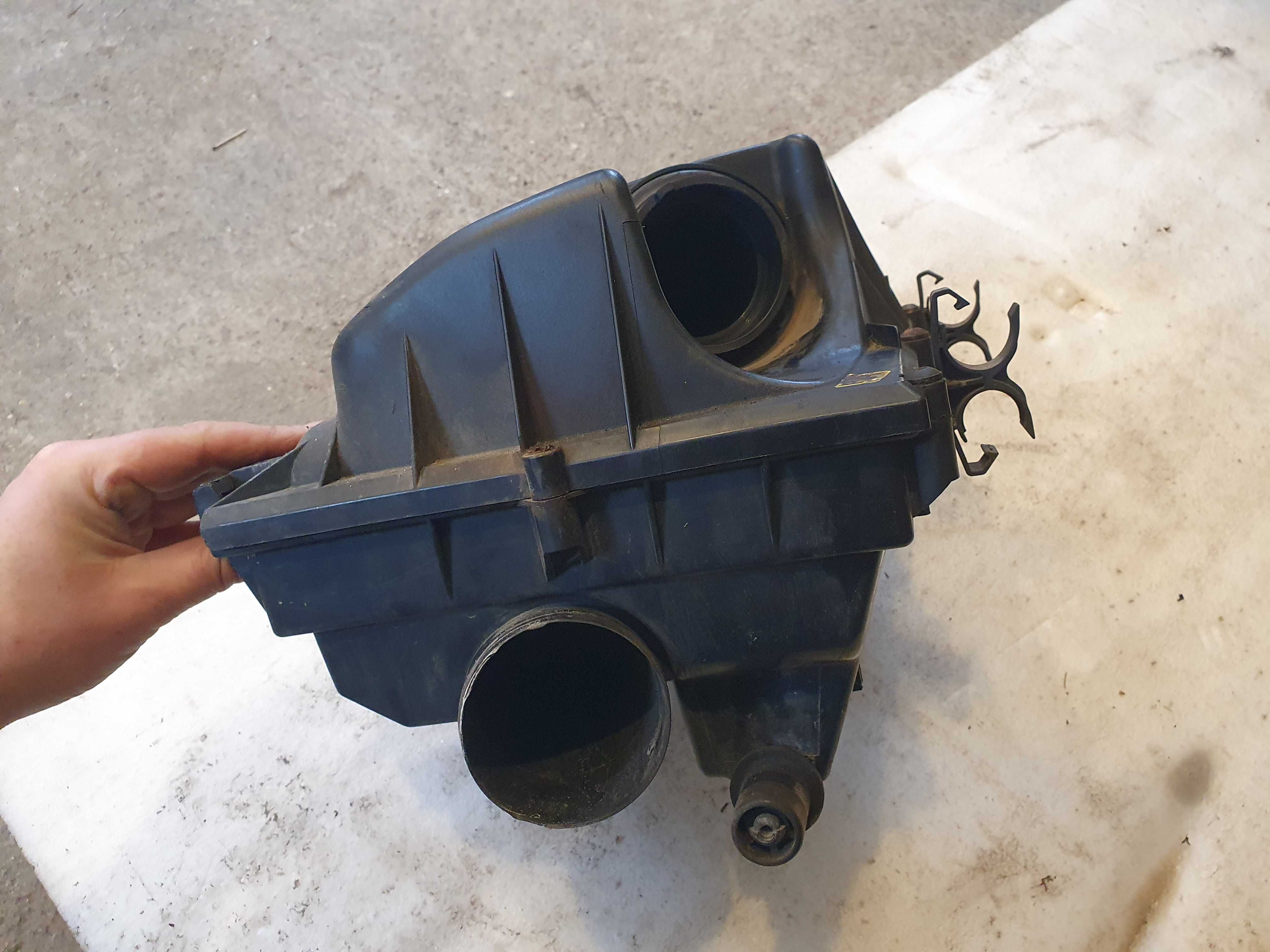 Obudowa filtra powietrza Opel signum Vectra C lift 1.9 cdti