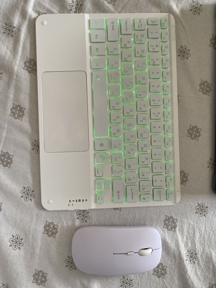 Бездротова клавіатура Bluetooth блютуз з підсвіткою RGB біла + мишка