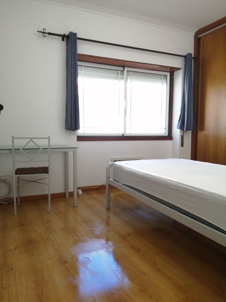Quarto com WC privativo, para rapariga estudante