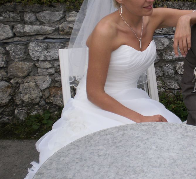 Suknia ślubna Lisa Ferrera Cosmobella