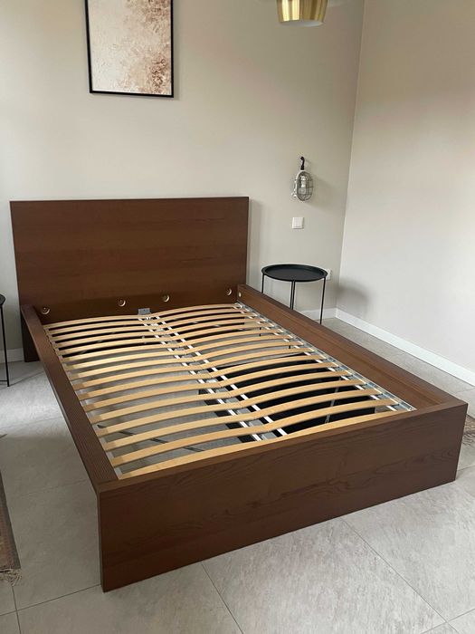 Łóżko Malm 140 x 200 ciemny brąz