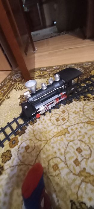 Потяг "Ера паровозів " з світло -музичними ефектами ,йде пар з труби