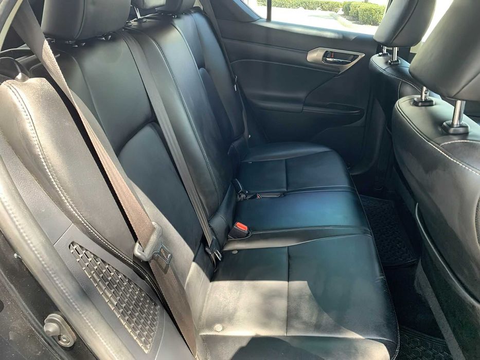 Lexus CT 200h Hybrid      2017