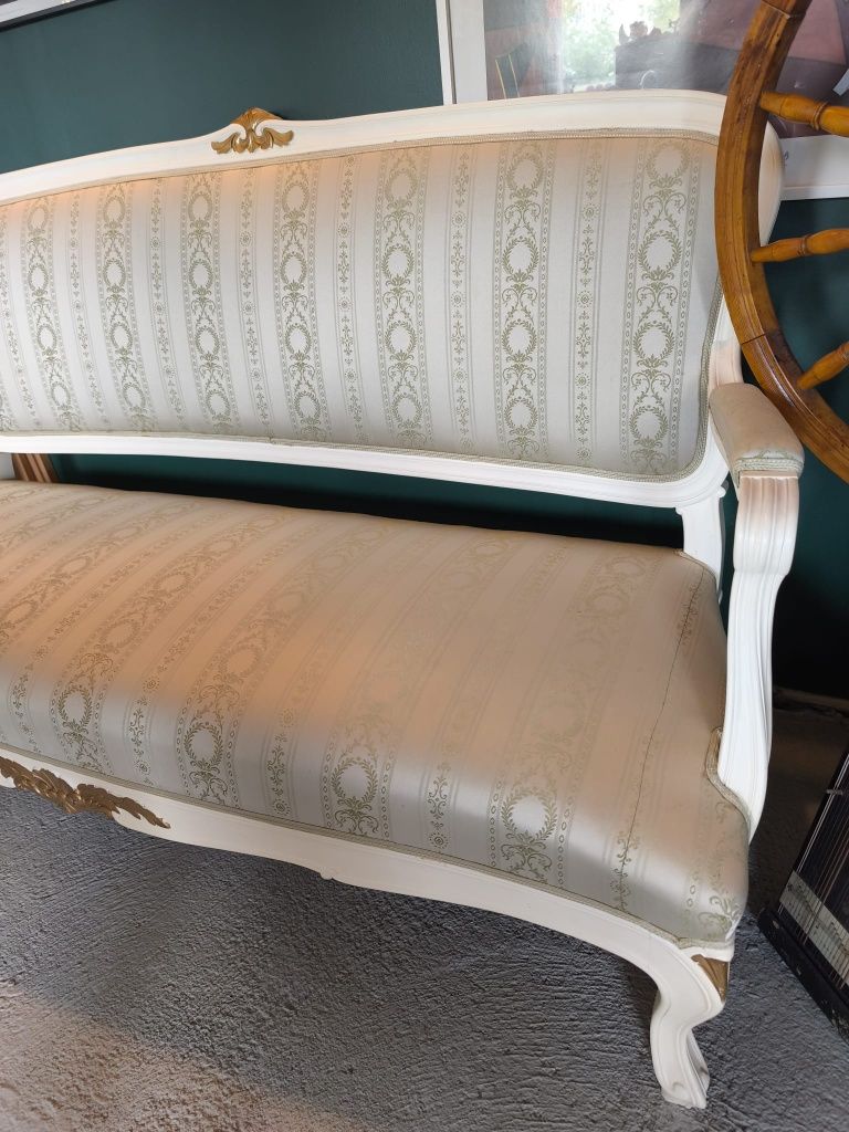Biały komplet wypoczynkowy stolik sofa fotele krzesła