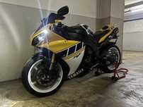 Yamaha yzf r1 crossplane witt Akrapovic