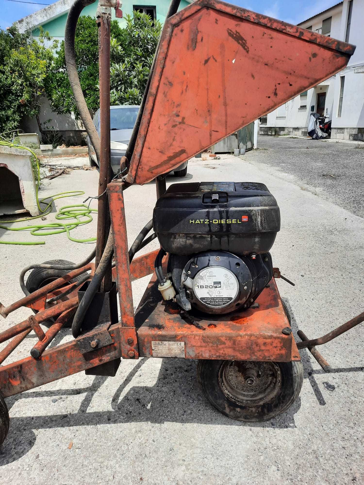 Máquina espalhadora de cola de alcatrão