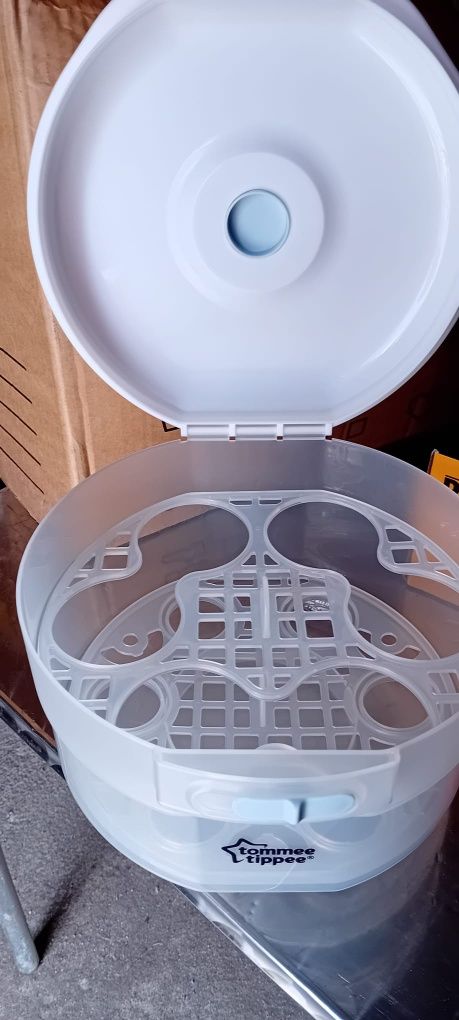 Esterilizador de biberão Tommee Tippee com água e pastilhas