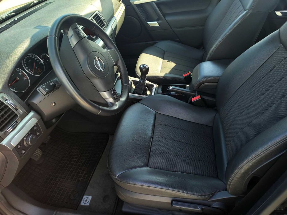 Wypożyczalnia. Auta do wynajęcia. Duże kombi lub małe miejskie.