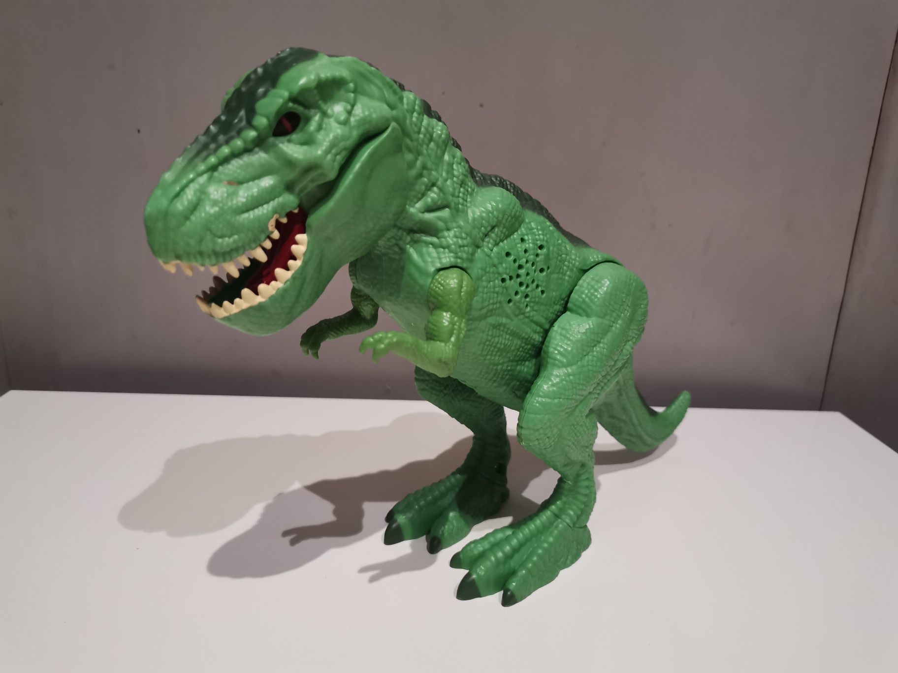 Dinozaur t-rex wydający dźwięki / świecące oczy i paszcza