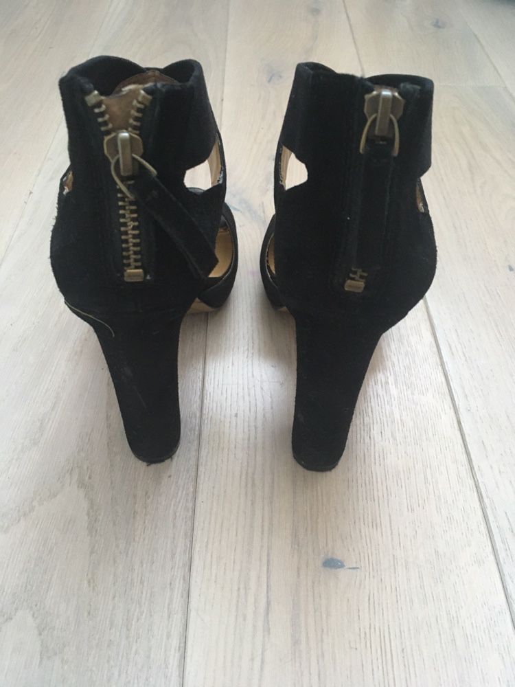 Czarne buty Sandałki zamszowe NINE WEST