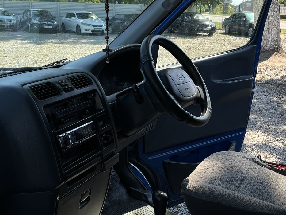 Toyota HiAce (2.5 дизель )