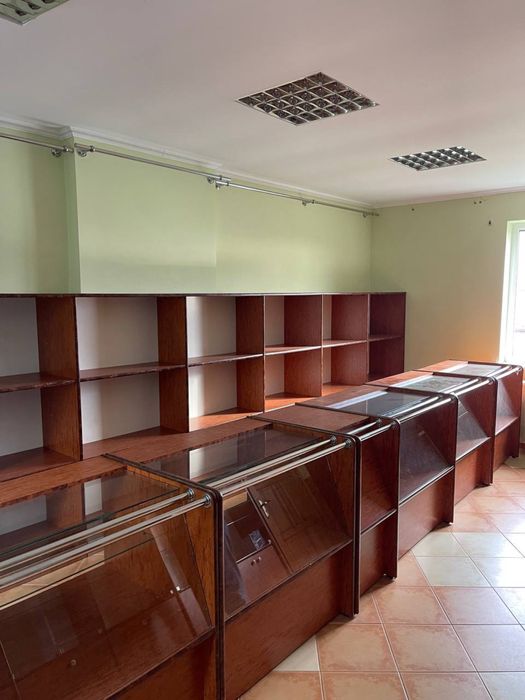 Продам стелажі,прилавки в магазин