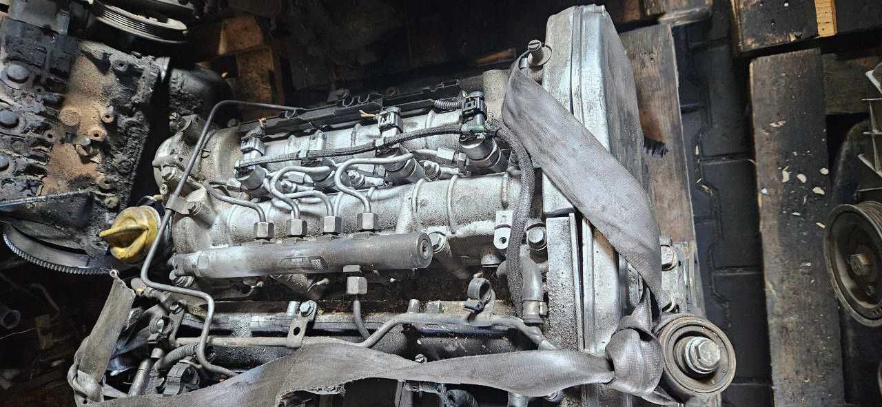 Двигун  мотор Alfa Romeo  FIAT STILO BRAVO Astra H Vectra C 1.9 JTD