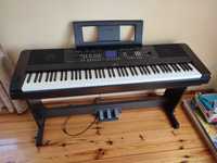 Pianino cyfrowe Yamaha DGX 650 z pedałami