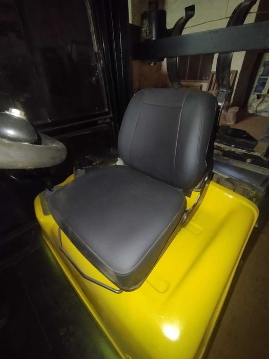 Продається заводський газовий навантажувач Hyundai 15L-4M (2012 р.в.).