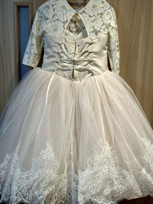 Святкове пишне плаття кольору айворі 116-122